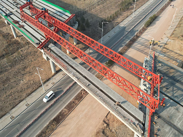 跨公路线架桥机